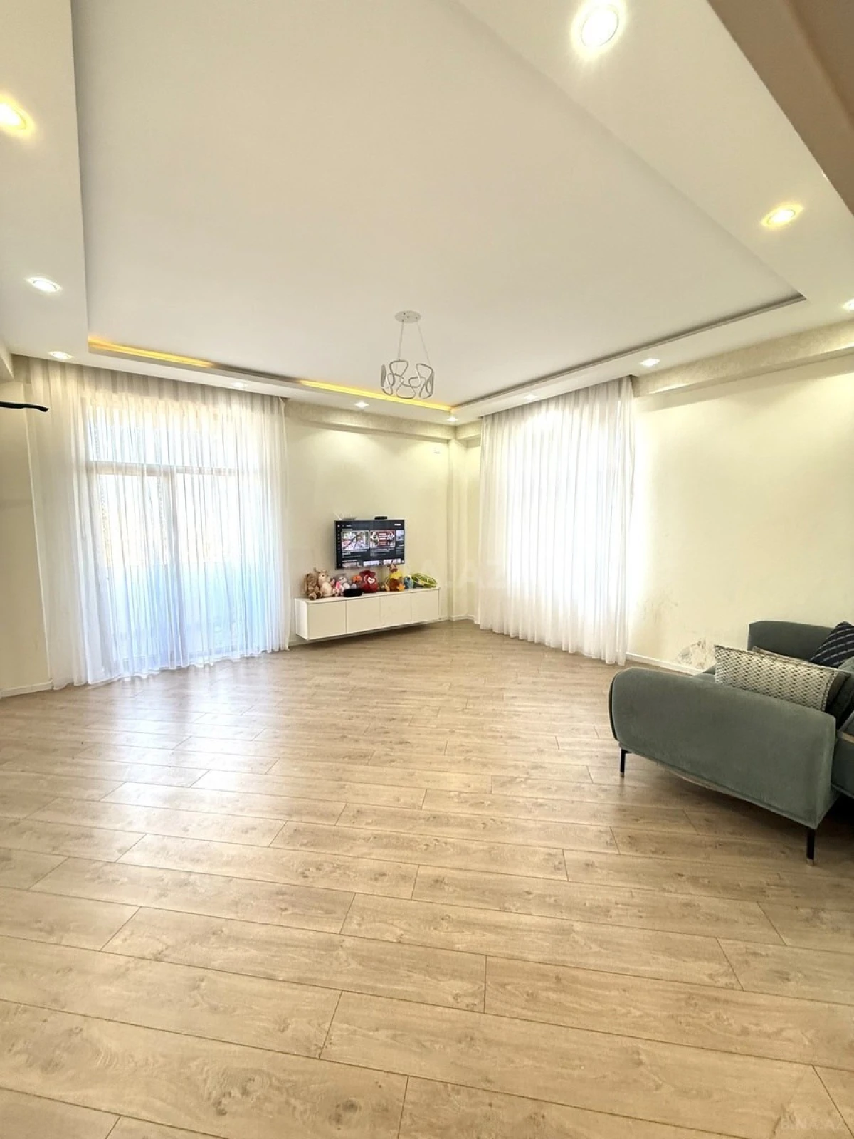 Satılır 3 otaqlı mənzil 115 m²