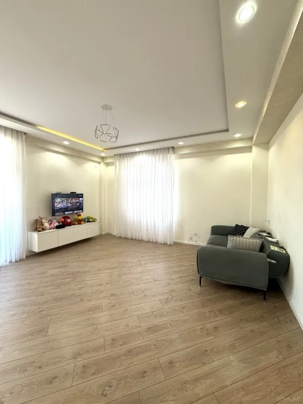 Satılır 3 otaqlı mənzil 115 m²