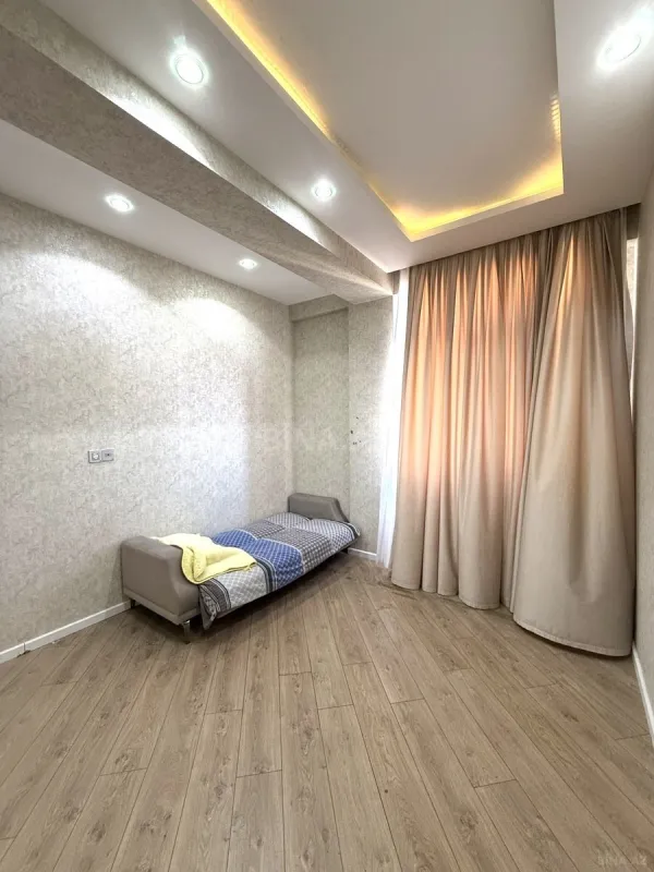 Satılır 3 otaqlı mənzil 115 m²