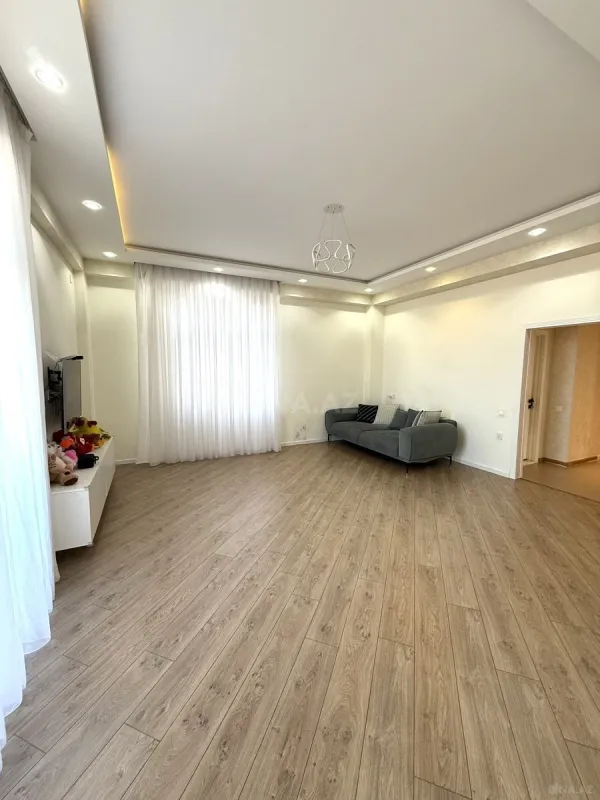 Satılır 3 otaqlı mənzil 115 m²