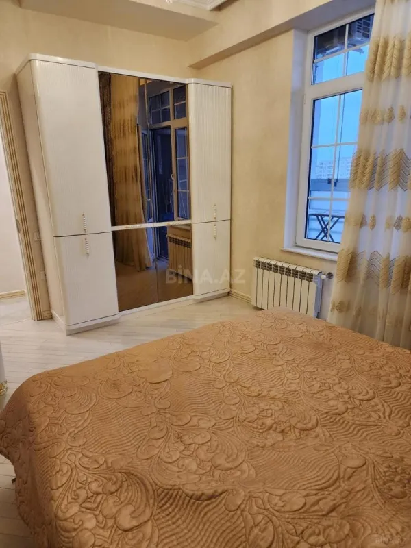 Satılır 3 otaqlı mənzil 105 m²