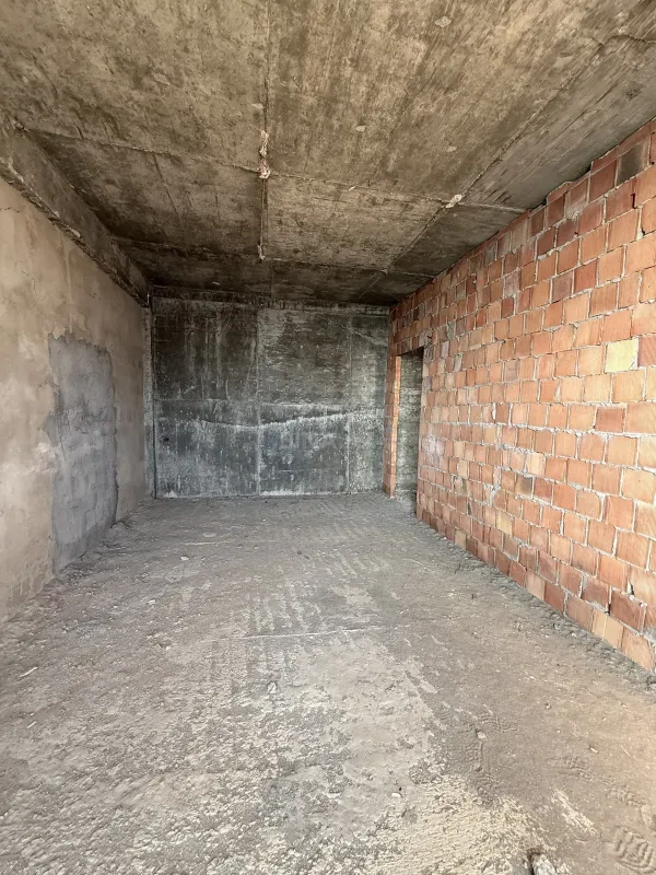 Satılır 3 otaqlı mənzil 145 m²