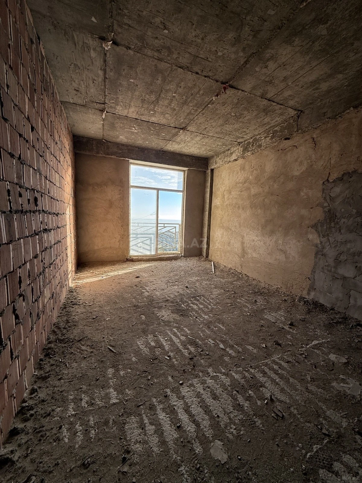 Satılır 3 otaqlı mənzil 145 m²