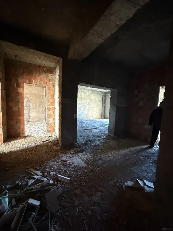 Satılır 3 otaqlı mənzil 145 m²