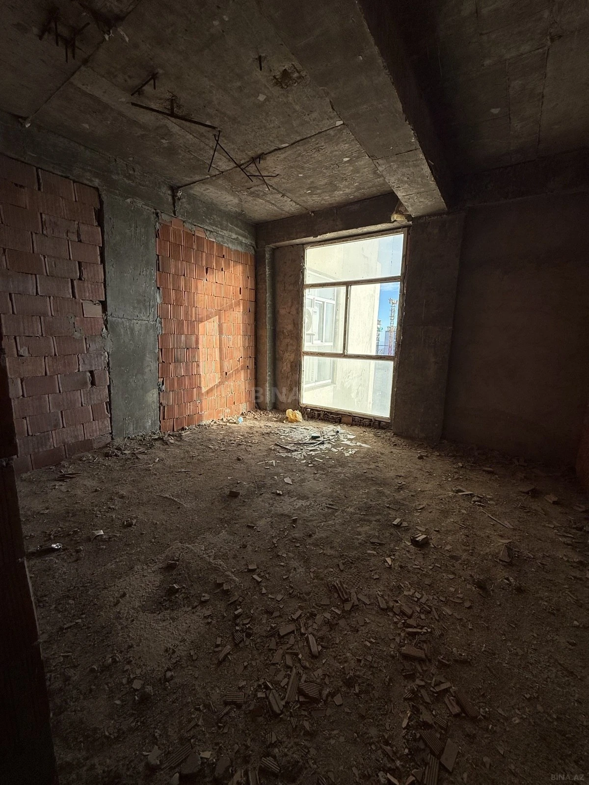 Satılır 3 otaqlı mənzil 145 m²