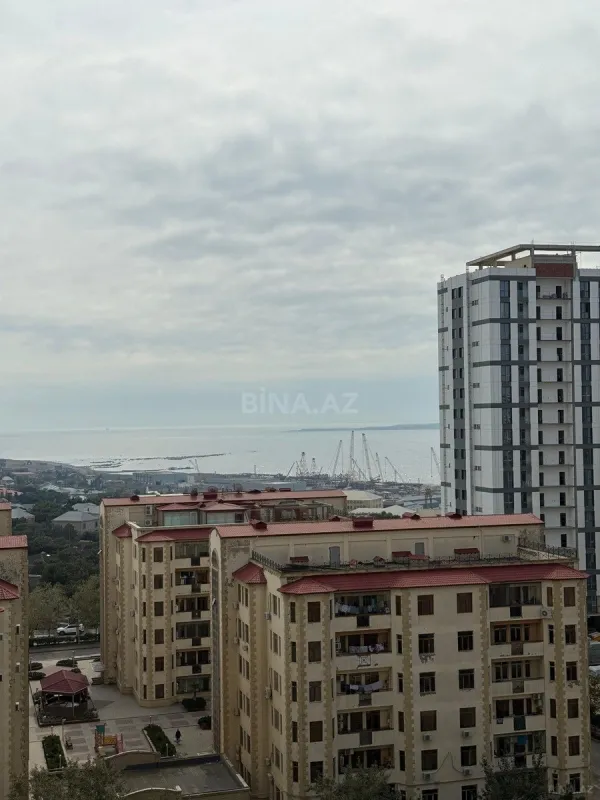 Satılır 3 otaqlı mənzil 145 m²