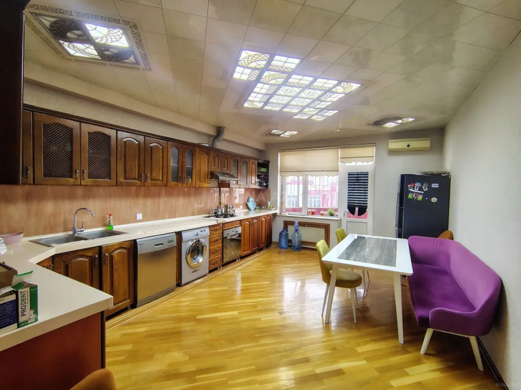 Satılır 4 otaqlı mənzil 185 m²