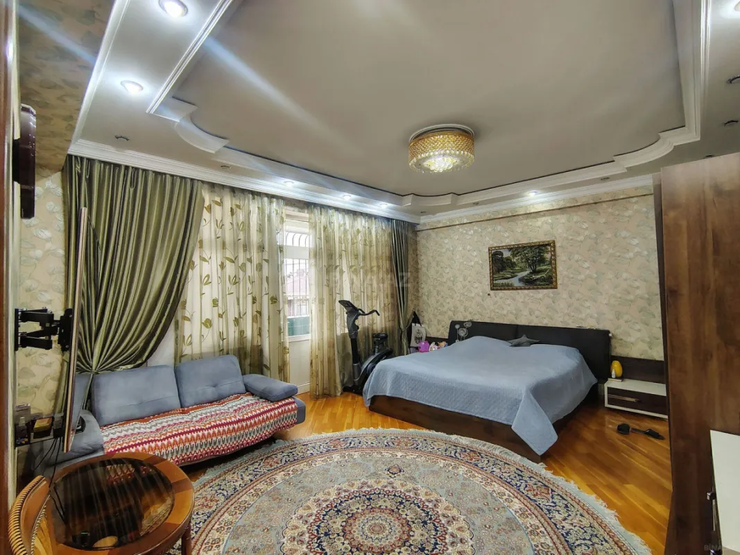 Satılır 4 otaqlı mənzil 185 m²