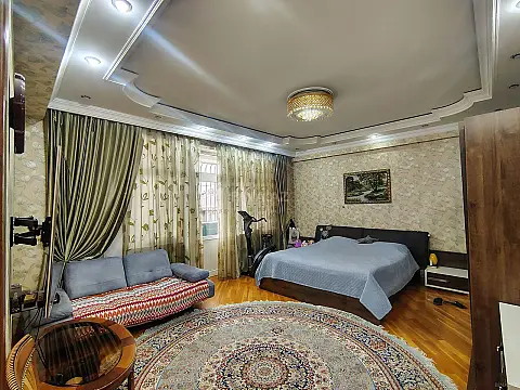 Satılır 4 otaqlı mənzil 185 m²