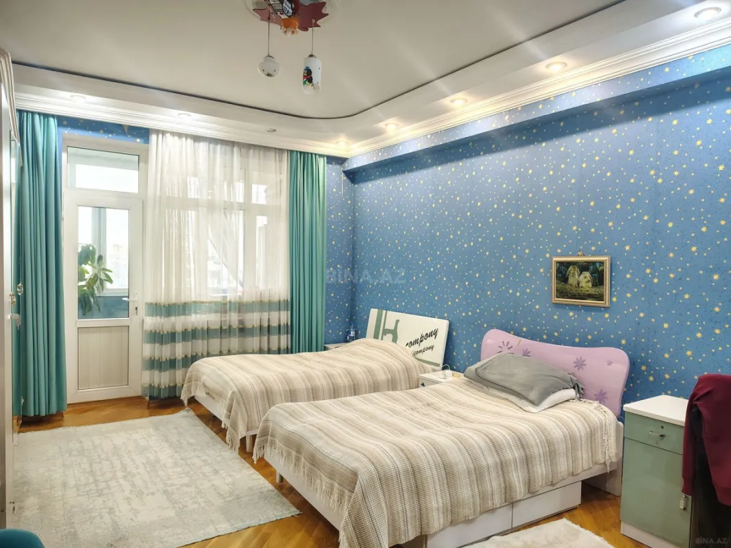 Satılır 4 otaqlı mənzil 185 m²