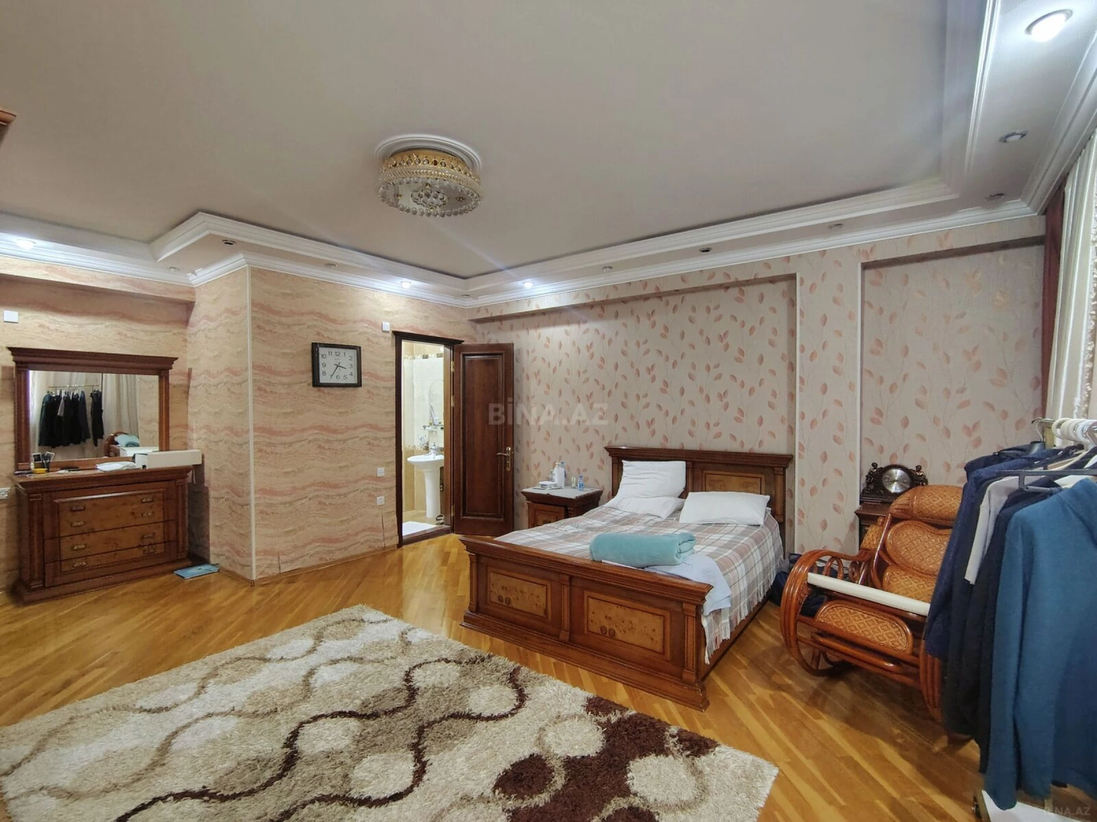 Satılır 4 otaqlı mənzil 185 m²