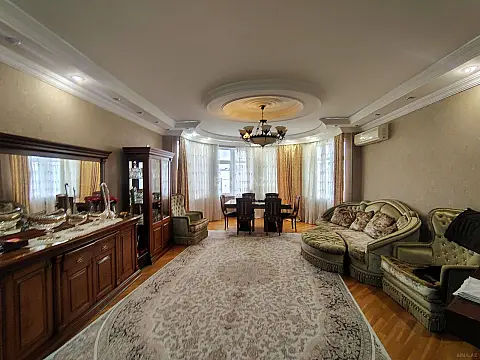 Satılır 4 otaqlı mənzil 185 m²