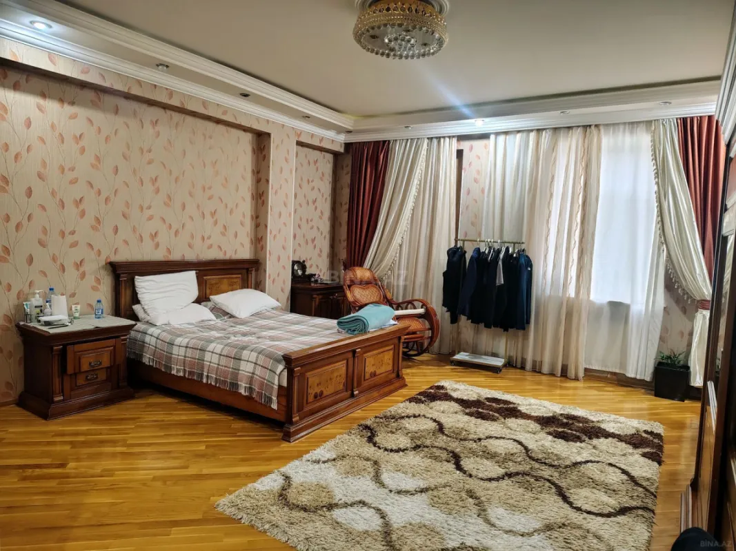 Satılır 4 otaqlı mənzil 185 m²
