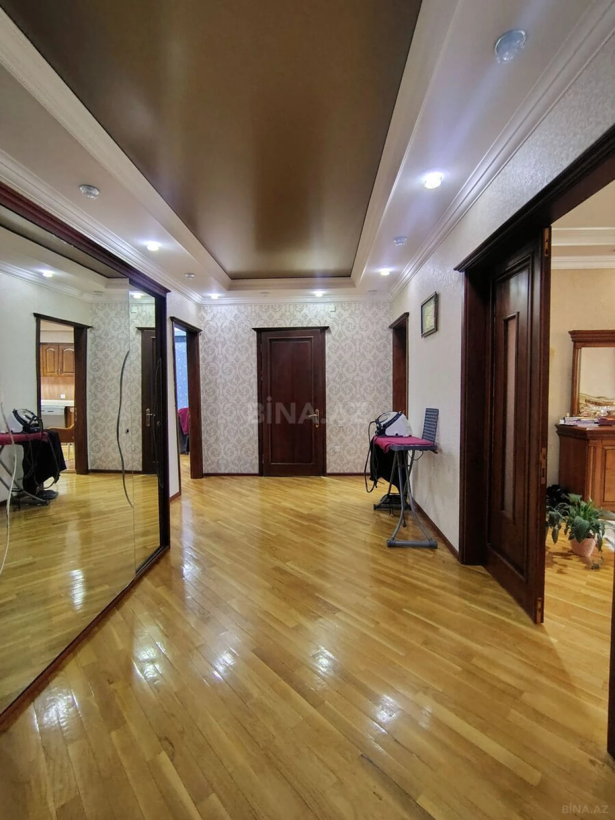 Satılır 4 otaqlı mənzil 185 m²