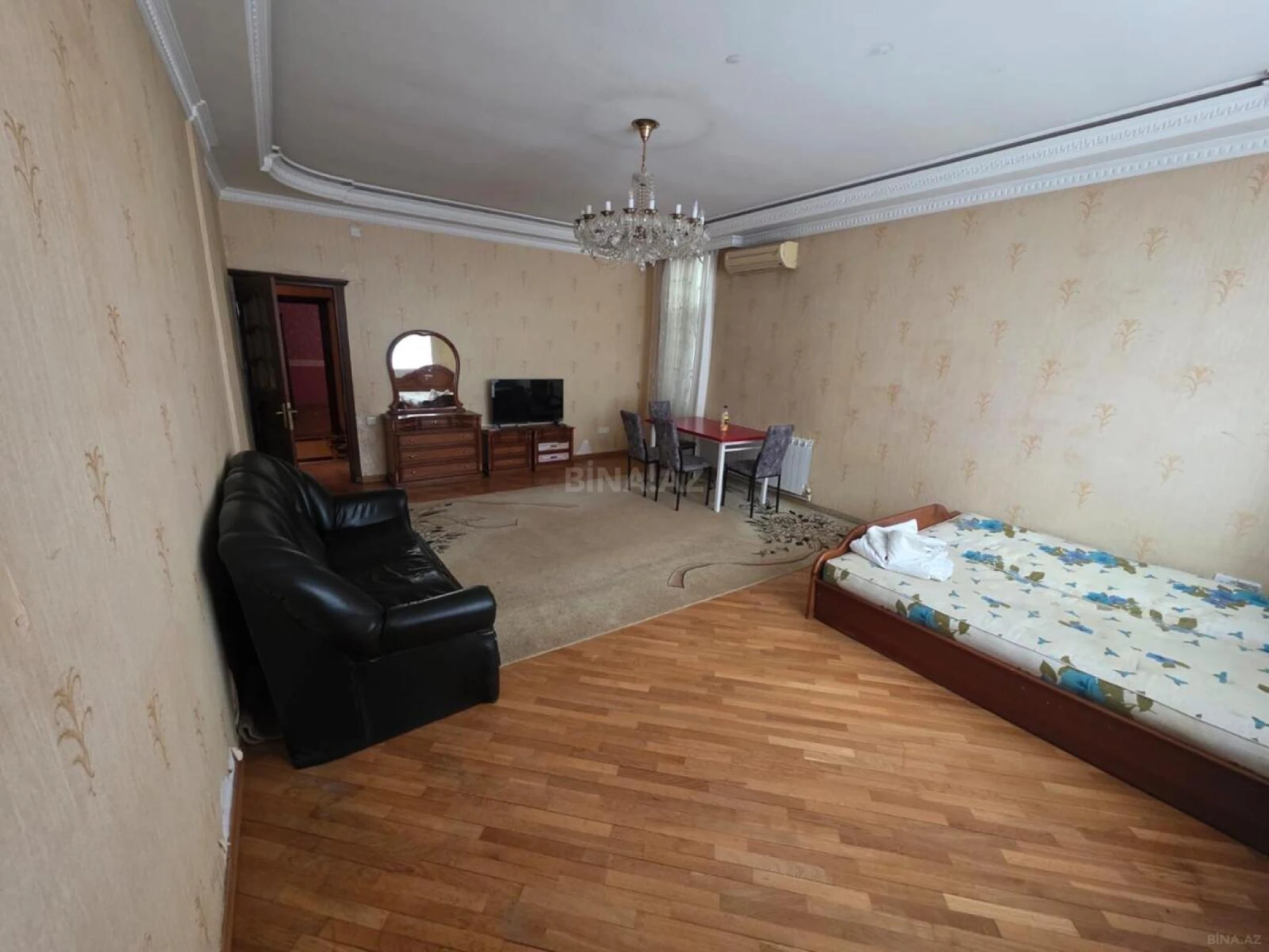 Kirayə verilir 2 otaqlı mənzil 98 m²