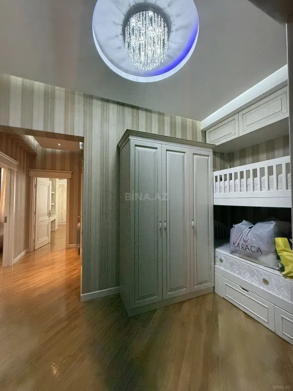 Satılır 2 otaqlı mənzil 76 m²