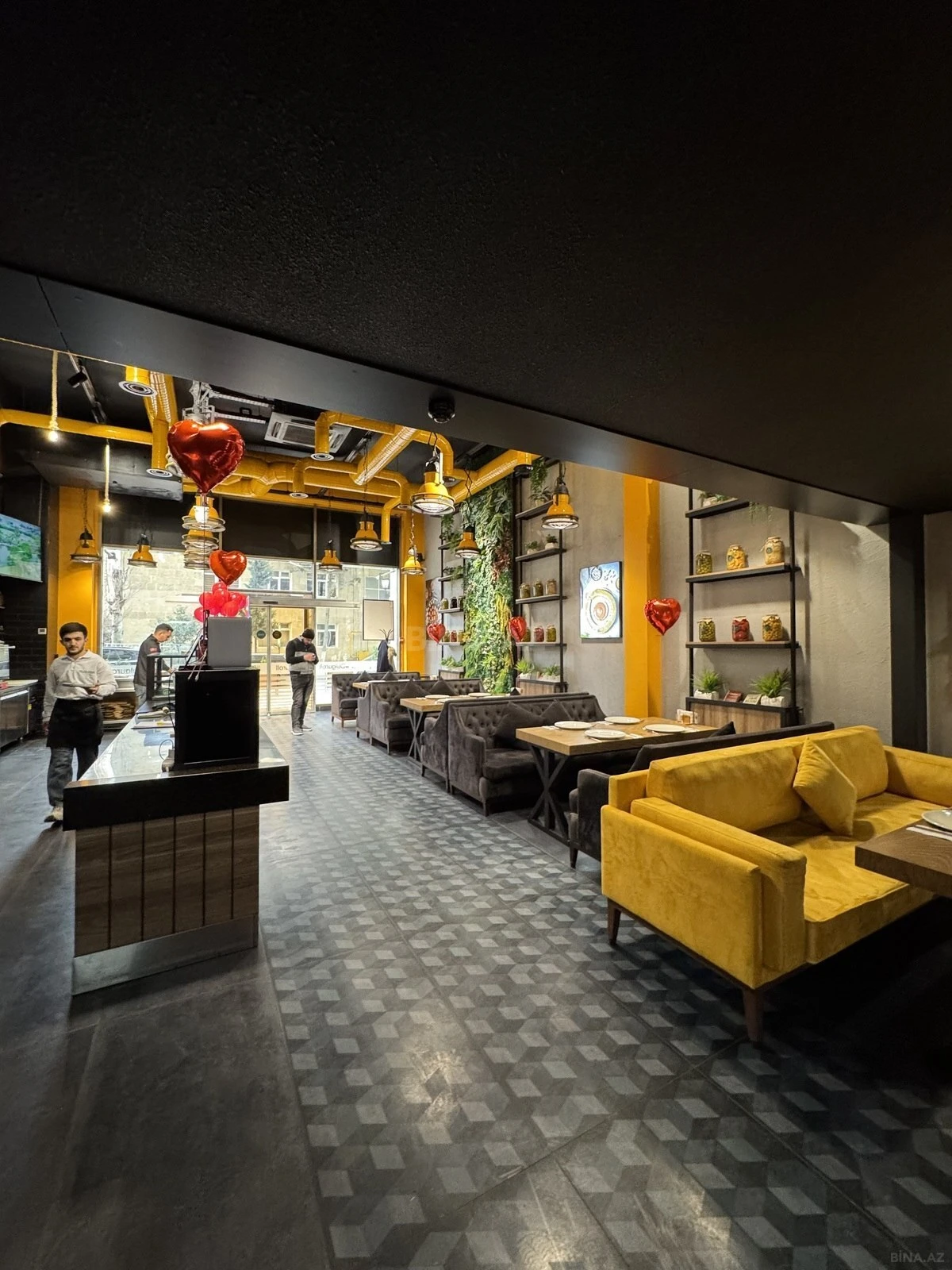 Satılır obyekt 200 m²