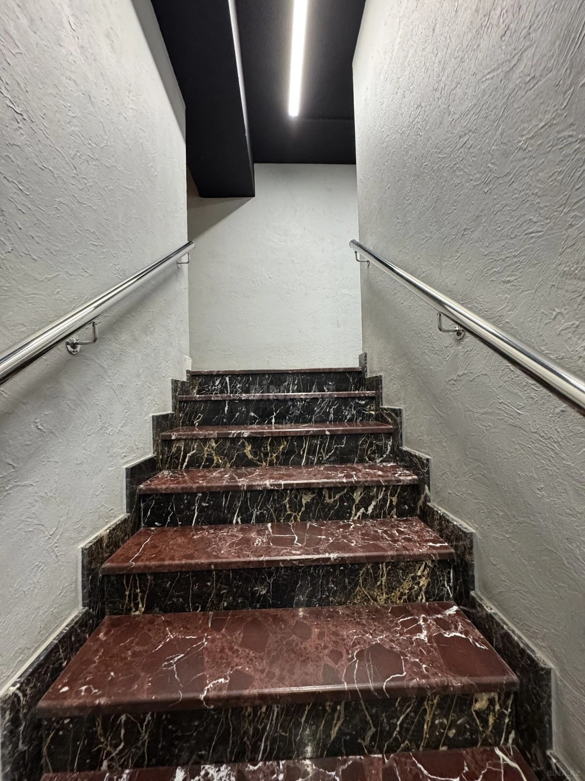 Satılır obyekt 200 m²