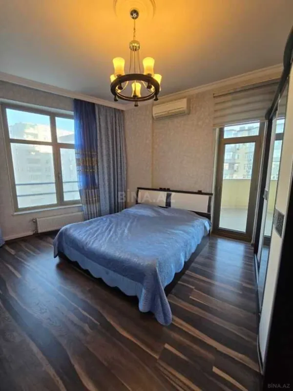 Satılır 3 otaqlı mənzil 180 m²
