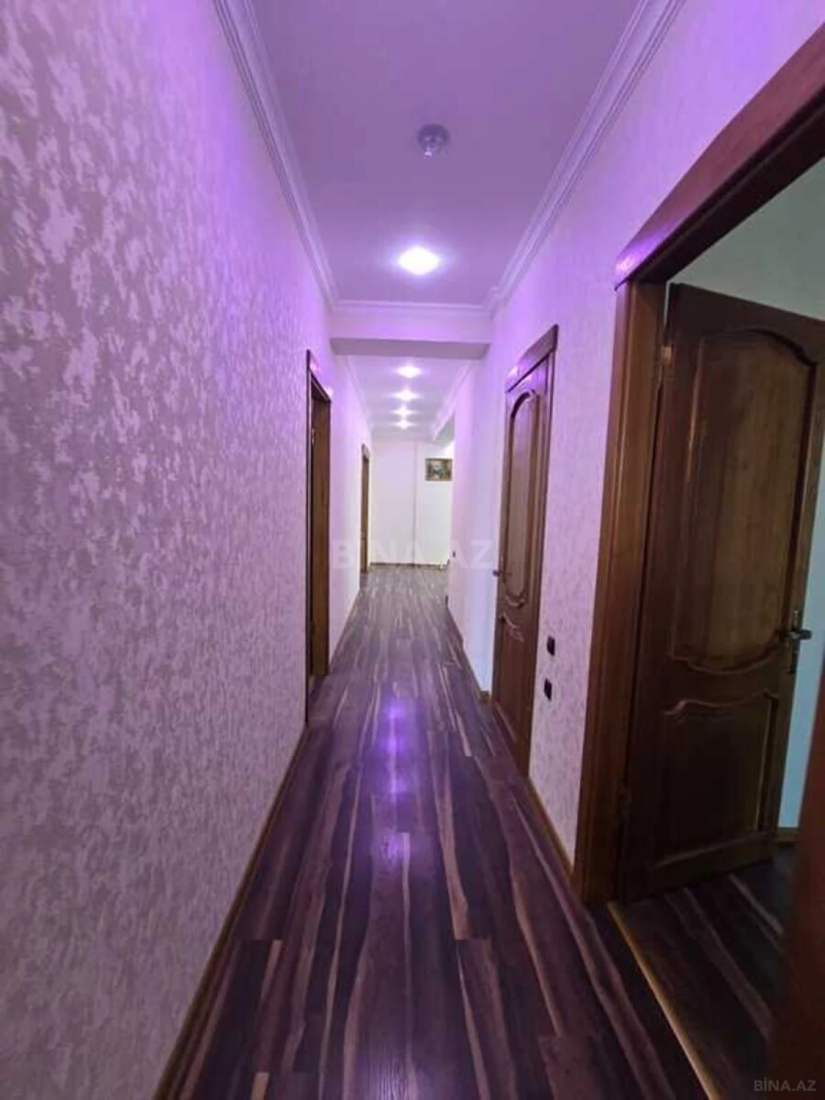 Satılır 3 otaqlı mənzil 180 m²