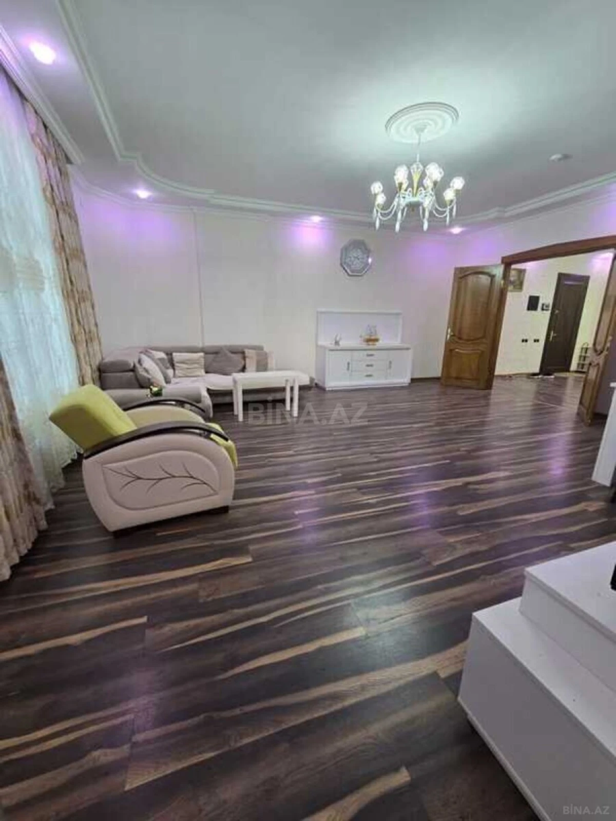 Satılır 3 otaqlı mənzil 180 m²