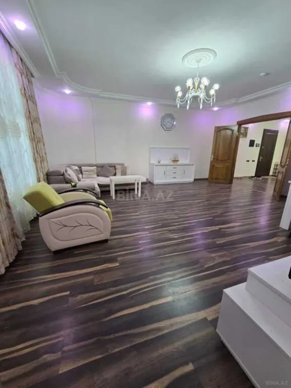 Satılır 3 otaqlı mənzil 180 m²