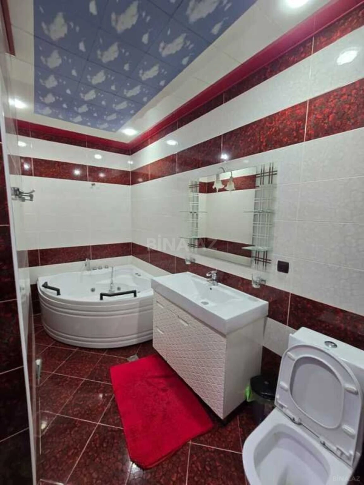 Satılır 3 otaqlı mənzil 180 m²