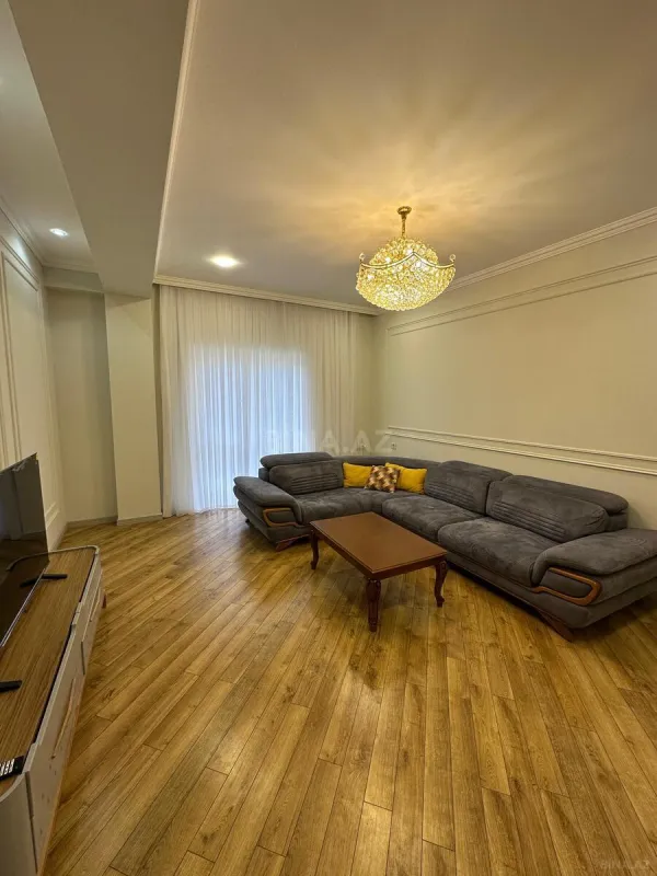 Kirayə verilir 3 otaqlı mənzil 130 m²