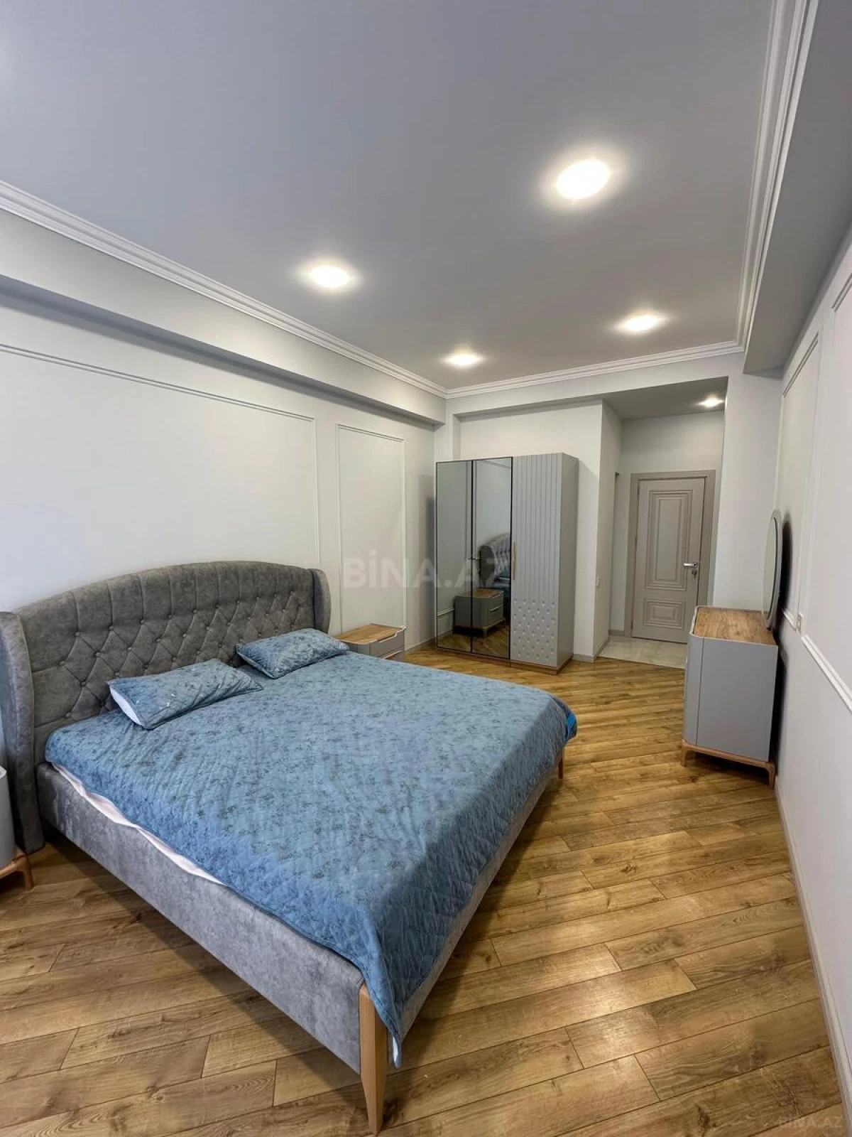 Kirayə verilir 3 otaqlı mənzil 130 m²