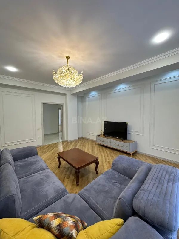 Kirayə verilir 3 otaqlı mənzil 130 m²