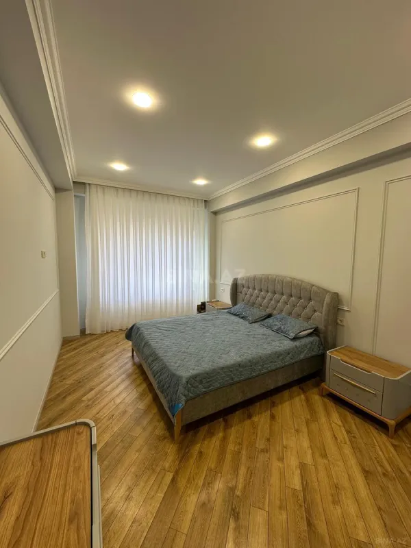 Kirayə verilir 3 otaqlı mənzil 130 m²
