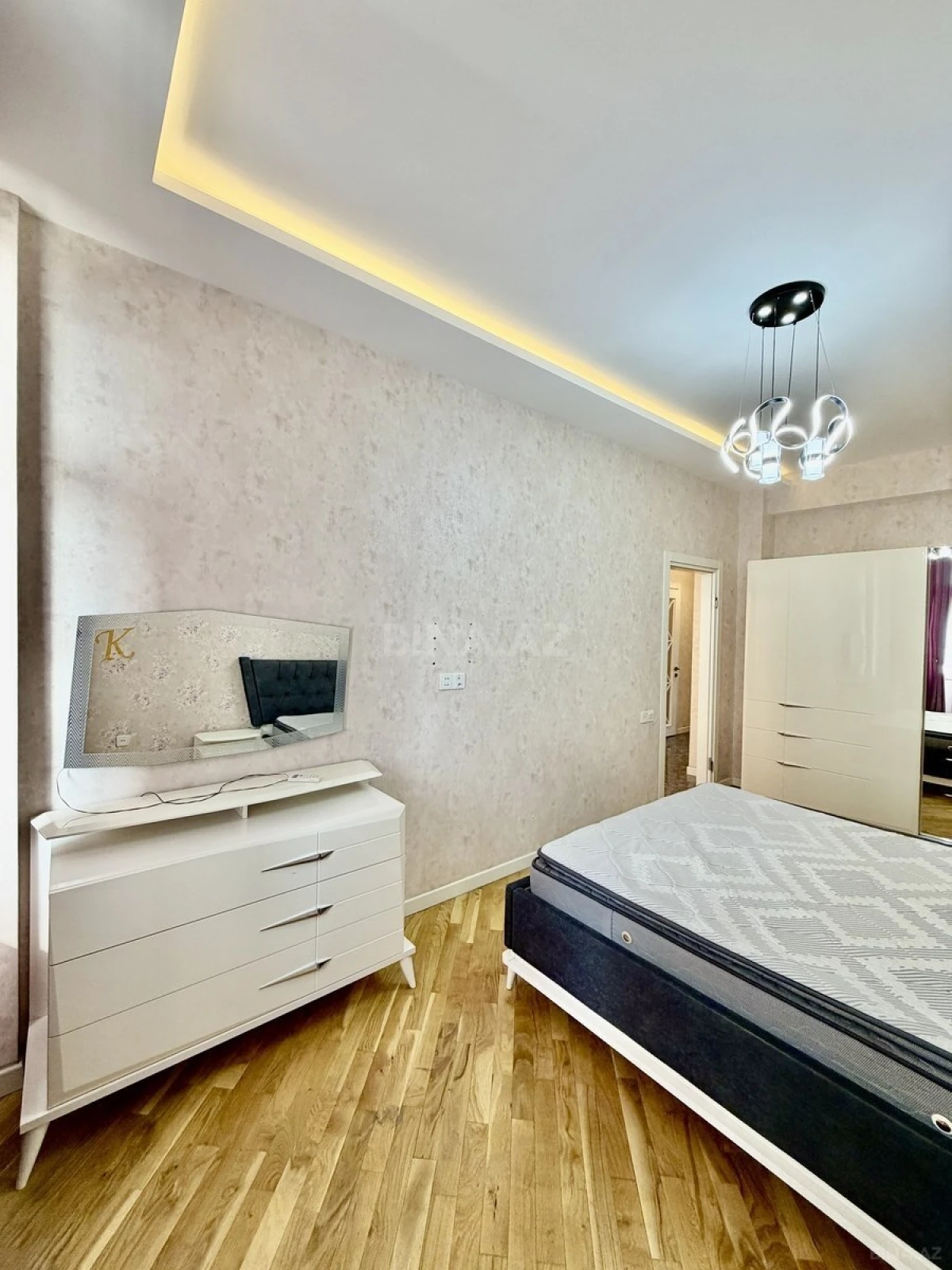 Satılır 3 otaqlı mənzil 76 m²