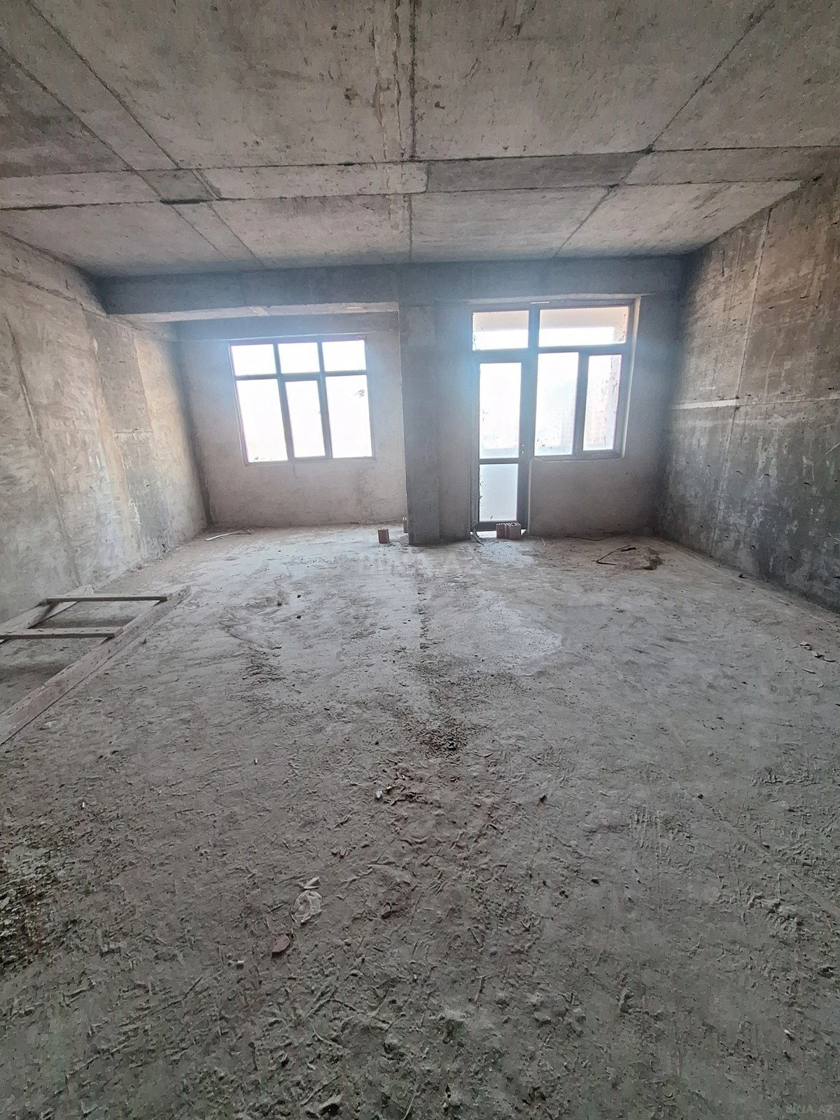 Satılır 1 otaqlı mənzil 61 m²