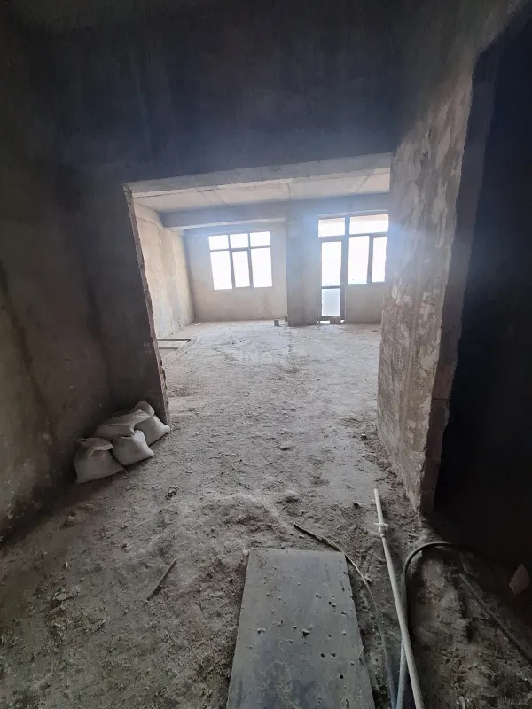 Satılır 1 otaqlı mənzil 61 m²