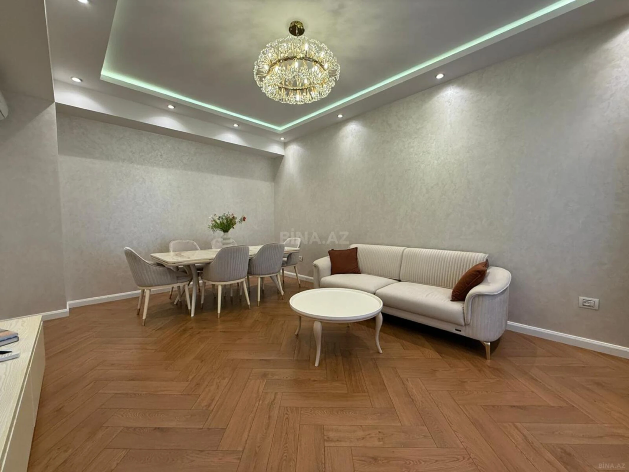 Kirayə verilir 3 otaqlı mənzil 130 m²