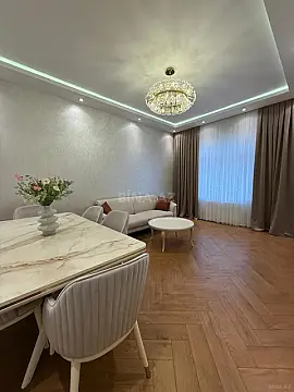 Kirayə verilir 3 otaqlı mənzil 130 m²