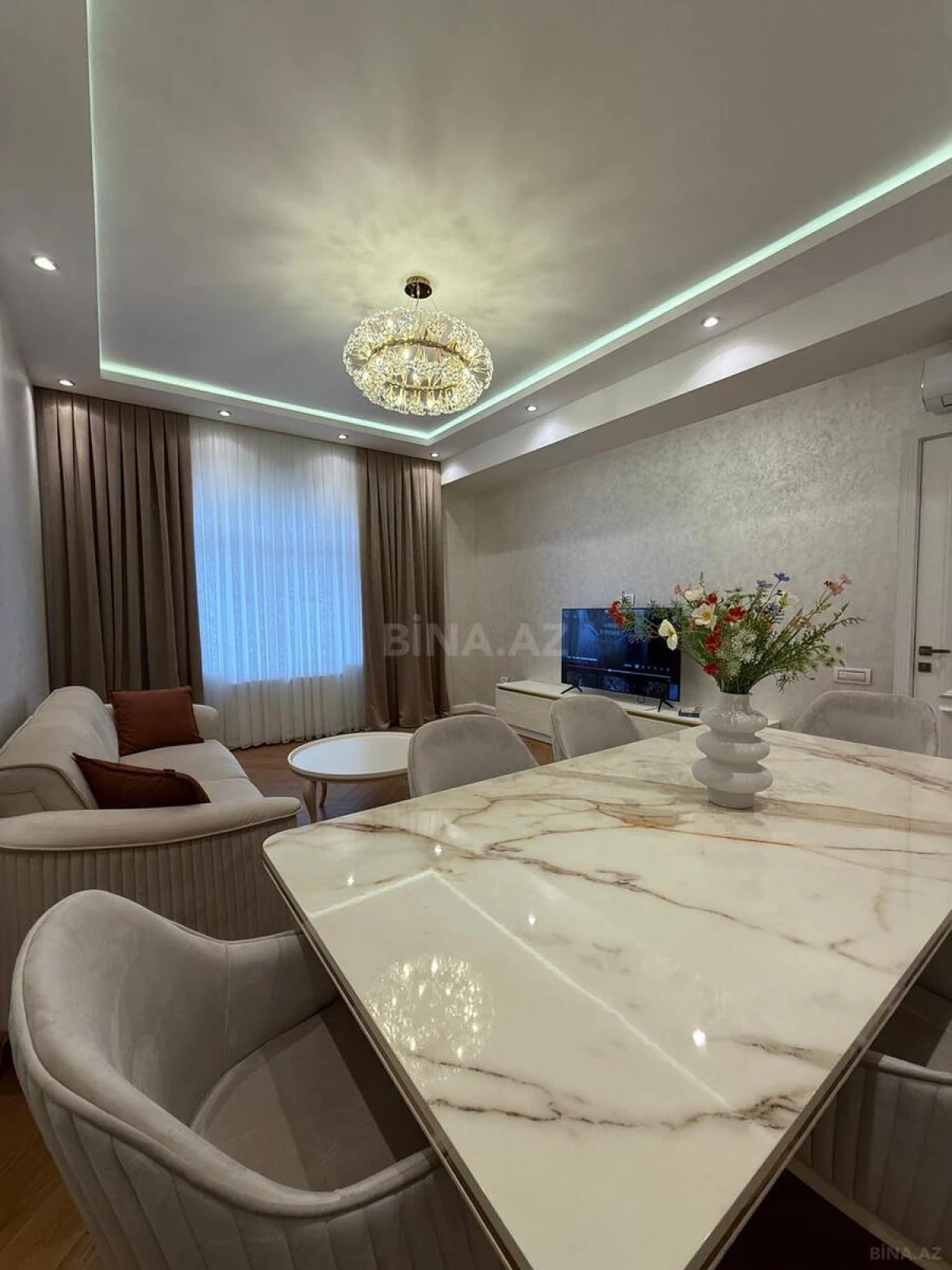 Kirayə verilir 3 otaqlı mənzil 130 m²