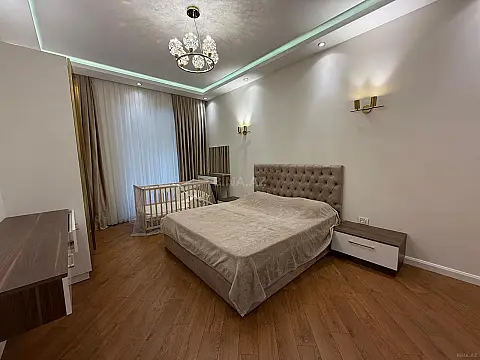 Kirayə verilir 3 otaqlı mənzil 130 m²