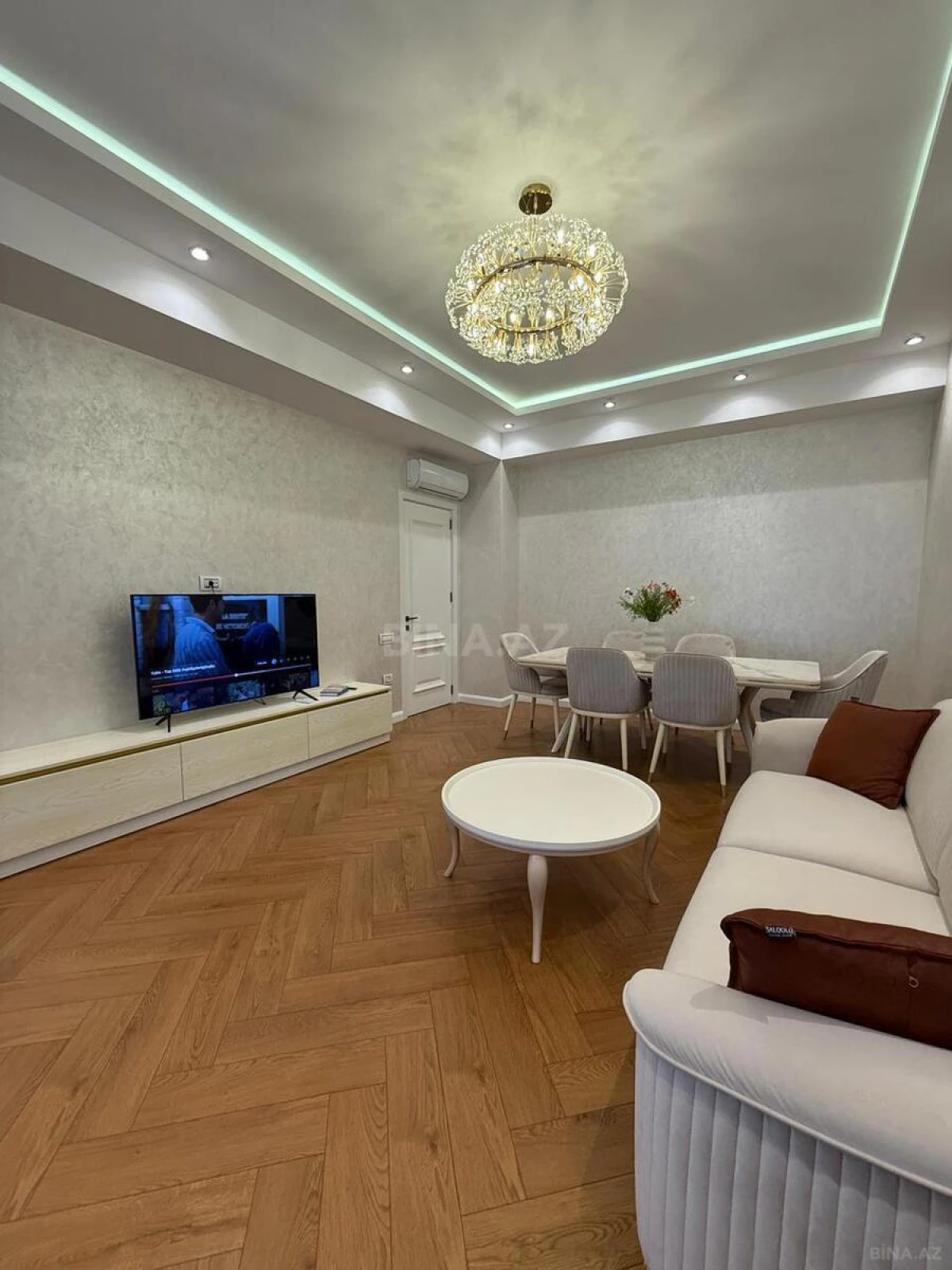 Kirayə verilir 3 otaqlı mənzil 130 m²