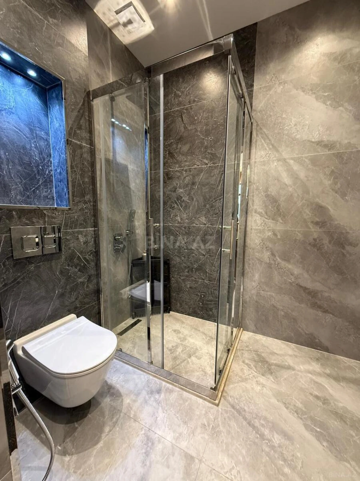 Kirayə verilir 3 otaqlı mənzil 130 m²