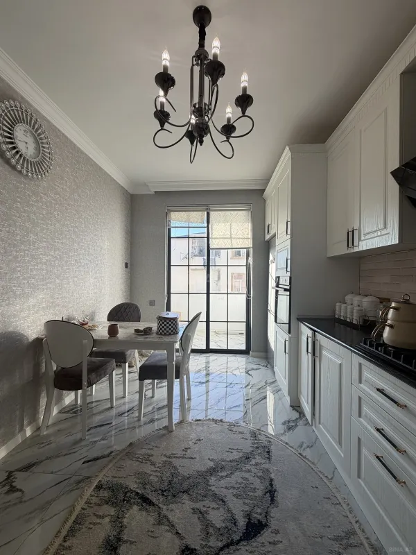 Satılır 4 otaqlı mənzil 110 m²