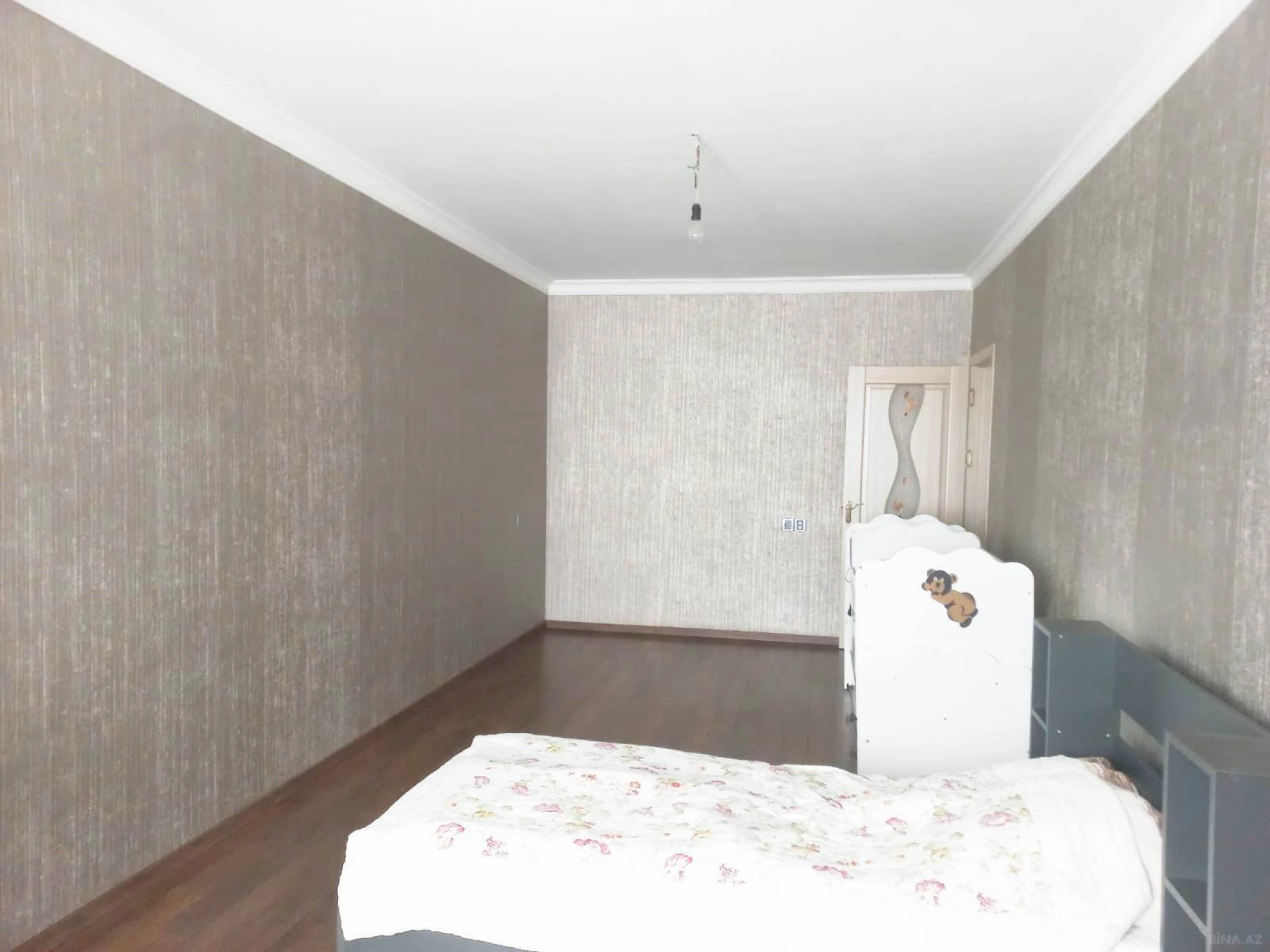 Satılır 4 otaqlı mənzil 120 m²