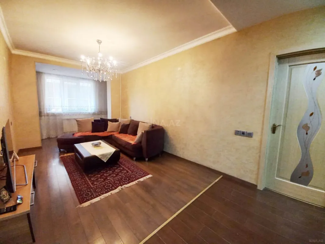 Satılır 4 otaqlı mənzil 120 m²