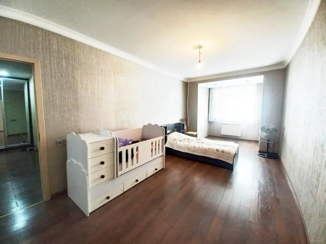 Satılır 4 otaqlı mənzil 120 m²
