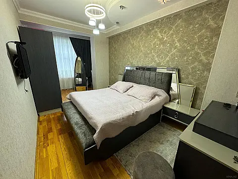 Satılır 4 otaqlı mənzil 170 m²