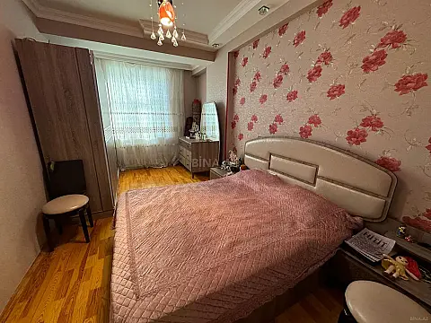 Satılır 4 otaqlı mənzil 170 m²
