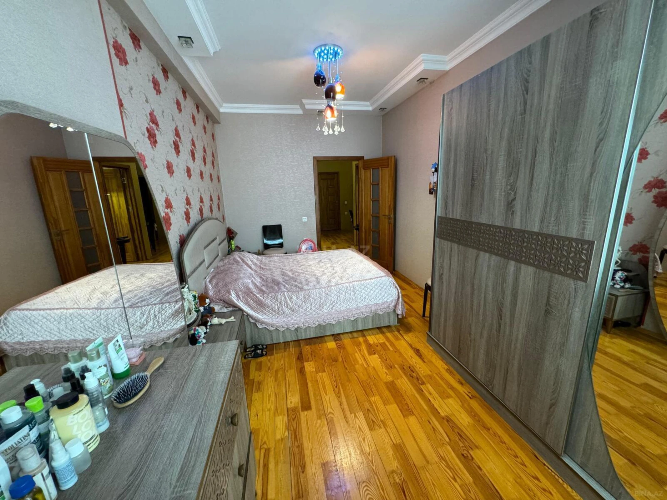 Satılır 4 otaqlı mənzil 170 m²