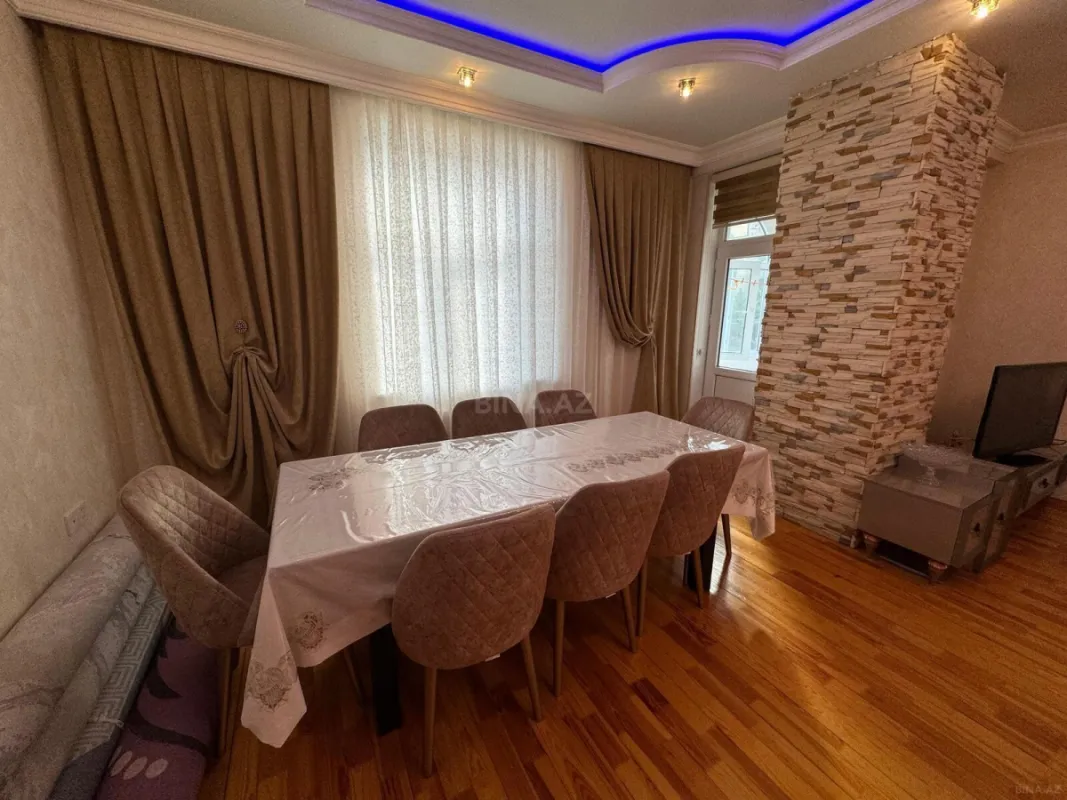 Satılır 4 otaqlı mənzil 170 m²