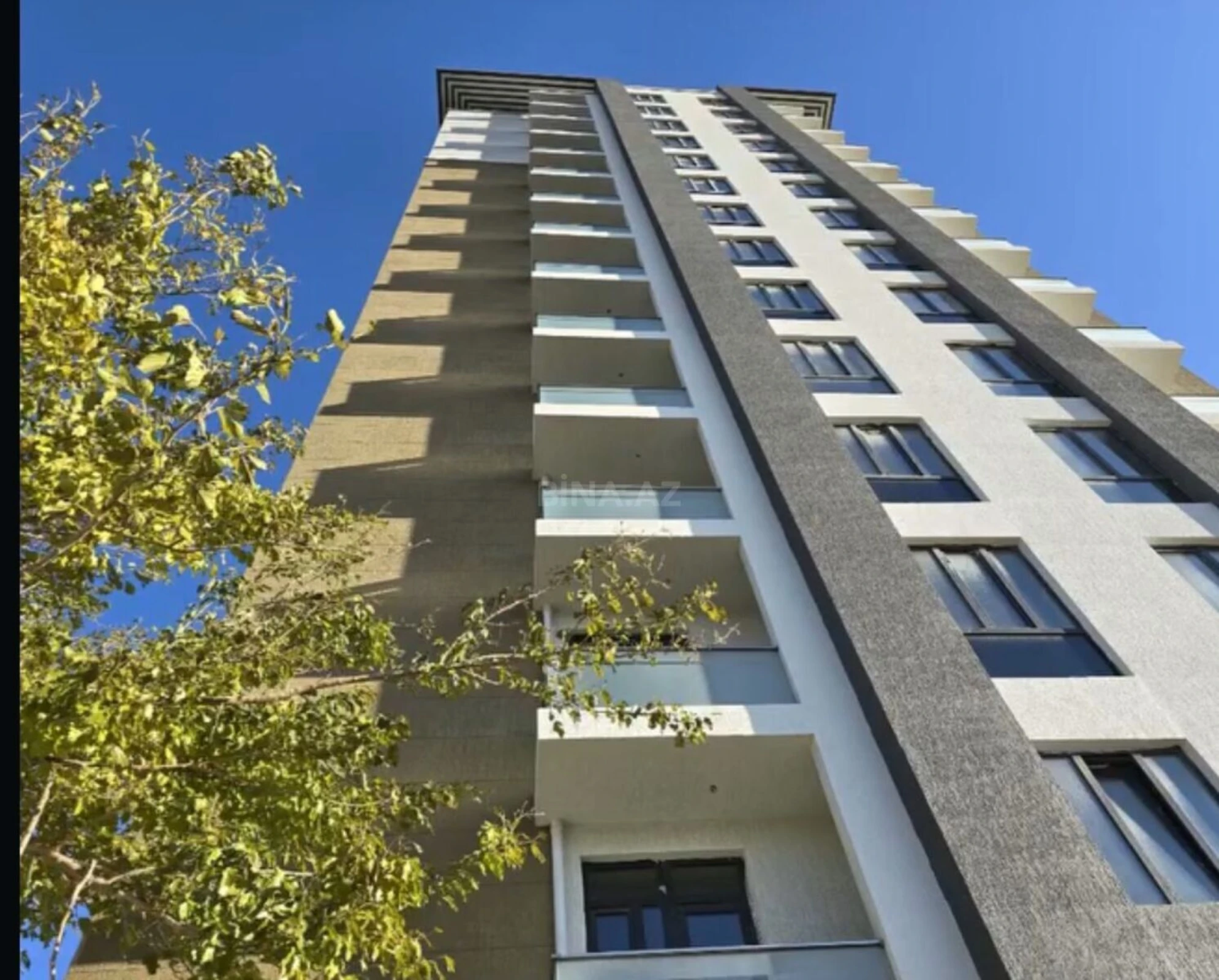 Satılır 3 otaqlı mənzil 112 m²