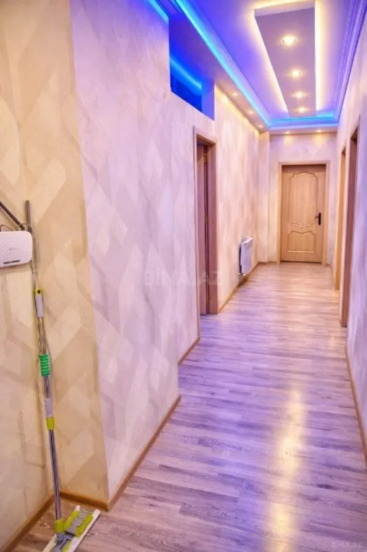Satılır 4 otaqlı mənzil 157 m²